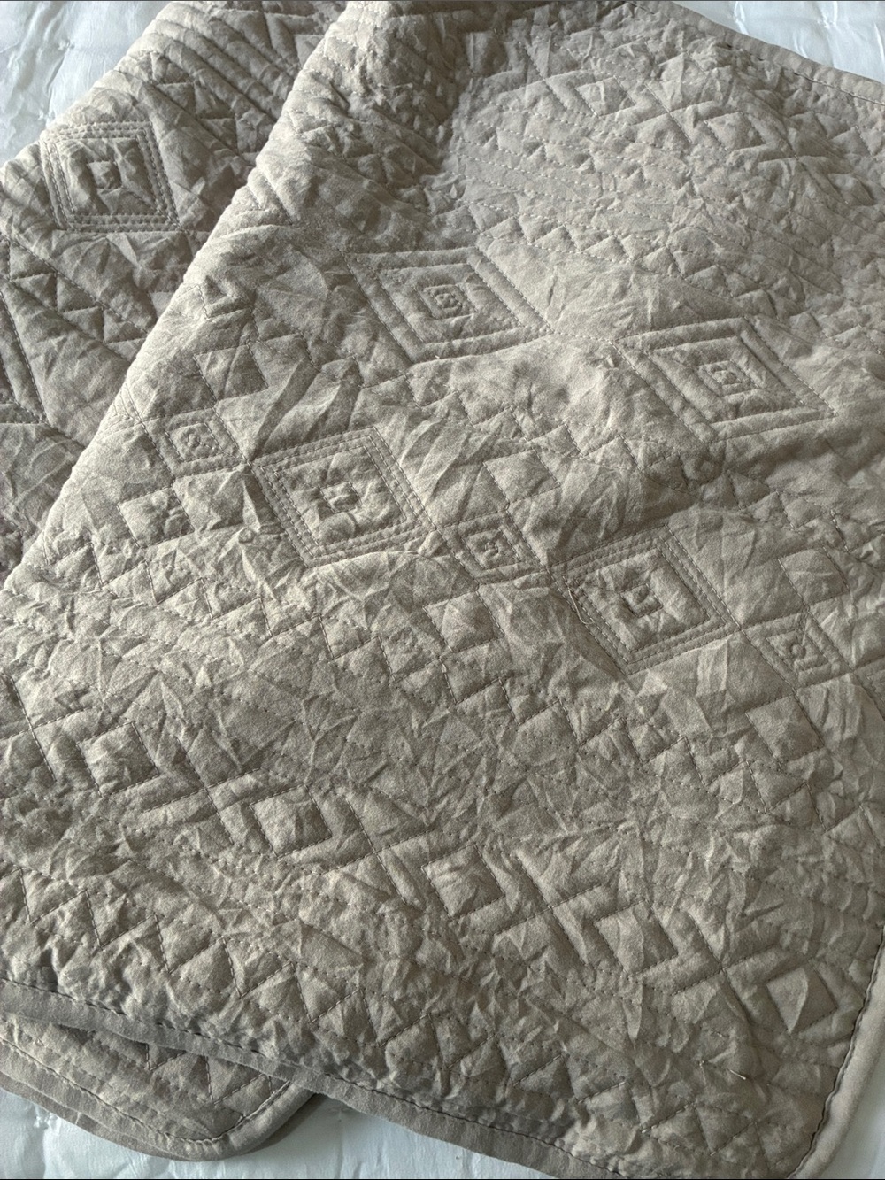 Soft Quilt in Light Gray & Shams - Picture 3 of 3